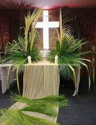 El domingo de ramos está programad en las siguientes fechas: Altar De Domingo De Ramos Church Decor Altar Decorations Table Decorations