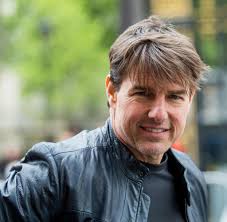 Mar 26, 2021 · tom cruise is an american actor known for his roles in iconic films throughout the 1980s, 1990s and 2000s, as well as his high profile marriages to actresses nicole kidman and katie holmes. Tom Cruise Unfall Bei Stunt Fur Mission Impossible 6 Welt