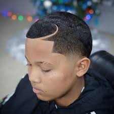 Layers of one and the same form are textured with a graded technique and designed to emphasize the natural look of the curls. Curvey Line With Waves Haircuts For Men And Boys Boys Haircuts Taper Fade Haircut Boys Haircuts With Designs