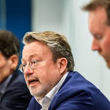 Goedkope energie, lage winsten: de voor- en nadelen van de dalende  dollarprijs