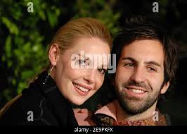 Josh Kelley und Katherine Heigl Katherine Heigl und ihr Mann im Supermarkt  mit Lebensmitteln, verlassen, nachdem sie von ging Stockfotografie
