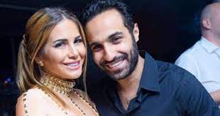 ومن المعروف عن أحمد فهمي وزوجته منة حسين فهمي حبهما للكلاب، حيث أنهما افتتحا الشهر الماضي مكان لإيواء الكلاب الضالة، وحضر الافتتاح الفنانة شيرين رضا التي تعشق هي. Ø§Ù†ÙØµØ§Ù„ Ø£Ø­Ù…Ø¯ ÙÙ‡Ù…Ù‰ Ø¹Ù† Ø²ÙˆØ¬ØªÙ‡ Ù…Ù†Ø© Ø­Ø³ÙŠÙ† ÙÙ‡Ù…Ù‰ Ø¨Ø¹Ø¯ Ø²ÙˆØ§Ø¬ 3 Ø³Ù†ÙˆØ§Øª Ø§Ù„ÙŠÙˆÙ… Ø§Ù„Ø³Ø§Ø¨Ø¹