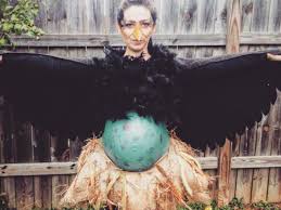 Here are the brilliant results: 13 Genius Last Minute Halloween Costumes For Pregnant Women