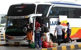 Illustrasi puisikepada tahun baru 2021,tahukah kau pada setahun kemarin,rasanya berlari terlalu lama?lalu entah bagaimana dia ber. Libur Akhir Tahun Kemenhub Warga Jabodetabek Banyak Yang Mudik Ekonomi Bisnis Com