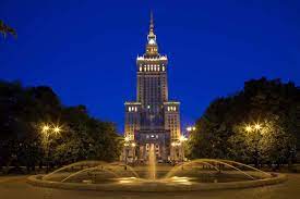 The rooms consist of over 100 toilets, many offices, move theatres, bars, grand halls, conference rooms and all kinds of large meeting rooms such as the sala warszawa. Palast Der Kultur Und Wissenschaft Offizielle Tourismus Webseite Der Stadt Warschau
