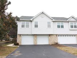 9401 Waterfall Glen Blvd Darien Il 60561 Mls 10254637 Zillow Window Treatments Bedroom Zillow Skylight Kitchen