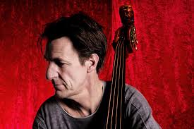 Frans van der Hoeven en zijn bloemetjes van geluid