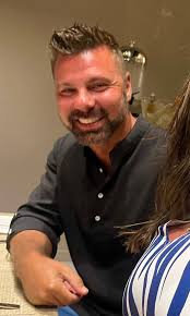 Cast your expert eye over this photo. Now, can you answer the question, who  am I? 🤔 #Orangutan #NotAPet