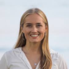 Emily Pettersen's Instagram, Twitter & Facebook