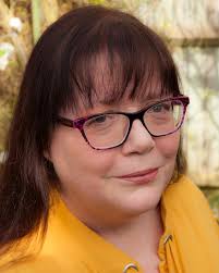 Shaz's Book Blog : Author Interview: Elaine Everest plus giveaway for HB  copy of Wedding Bells for Woolworths