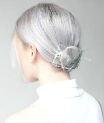 haarspangen zuruck ist der trend aus den nullerjahren haare haarschmuck beauty