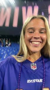 Clarissa Barfield's Instagram, Twitter & Facebook