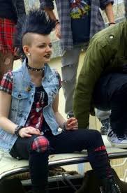 Juegos tradicionales y sus reglas y la forma de ju. 900 Punk Ideas In 2021 5sos Poulicni Fotografie Punkova Moda