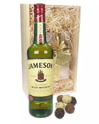 Jameson irish whiskey it's impossible to talk irish whiskey without mentioning jameson. Jameson Whiskey And Chocolates Gift Set Next Day Delivery Uk Sparkling Direct