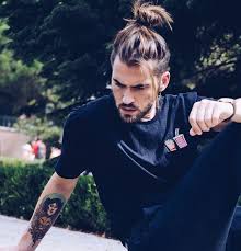 Coiffure Homme Cheveux Longs Criniere Domptee Ou Pas Cheveux Coiffur Type De Cheveux Long Hair Styles Men Long Hair Styles Guy Haircuts Long