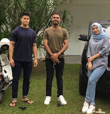 Bagaimana cik reen hadapi khabar dari casablanca. Biodata Dini Schatzmann Pelakon Drama Cik Reen Encik Ngok Ngek Iluminasi