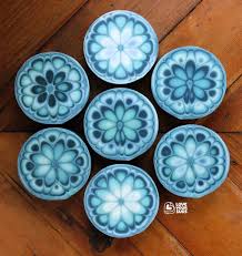 Love Your Suds On Instagram Introducing Kaleidoscope Artisan Soap My Entry In The May Soapchallengeclub Advanced Ca Kaltgeruhrte Seife Seife Kaleidoskop