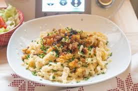 Dinkel Kasespatzle Aus Dem Thermomix Mit Krauterzwiebeln