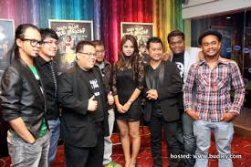 Amir and nayan are reality tv stars who are offered to act in a horror film. Sekitar Prebiu Media Filem Suatu Malam Kubur Berasap Sensasi Selebriti