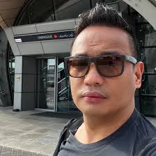 His name was Saman Gunan. He has just died taking oxygen to the Thai  youngsters trapped in a cave. He didn't save enough oxygen for himself for  the way back. His bravery