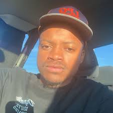 What side hustles or businesses can a college student start during fall and  winter months?