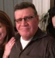 Comedian Mike Armstrong bætti...