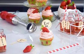 Parfait Cupcake Vanille Fraise Ganache Montee Fraise Recette Vanille Fraise Faire Fondre Du Chocolat Cupcakes