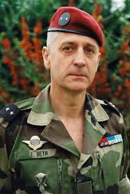 Décès du Général Emmanuel Beth: Le général Collet, commandant la 11e BP  rend hommage à un collègue