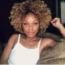Dark roots on blonde hair. Naturalhair Natural Hair Afro Curly Afro Blonde Natural Hair Weavehairstyleswavy Blonde Dye Blonde Natural Hair Dyed Natural Hair