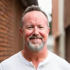 Nothing better than breaking chips after a late round of golf with good  friend, Tim York of iC Consult who's also a valued partner of SailPoint.  Scores: 🥇 Derek: 18 (Don't fact