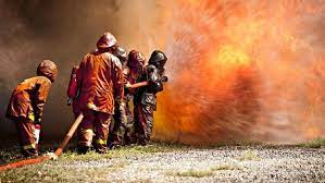 Kurang lebih 200 warga mengungsi di pendopo kabupaten indramayu. Omcbery6lvqrmm