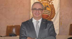 Con un assessore alla sicurezza, il leghista massimo adriatici, per ora ai domiciliari per aver sparato, a suo dire per «errore» mentre cadeva dopo una spinta, ad un marocchino senzatetto di 39. 28sdcj9o8wylim