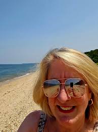 🏖️ Sun, sand, and a whole lot of Southern charm! The family hits Venice  Beach for a day of fun, food, and unforgettable moments. 😂🌴 Stream all 3  seasons of Hollywood Hillbillies