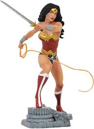 Download Amazon Com Diamond Select Toys Dc Gallery Wonder Woman Lasso Comic Version Pvc Figure Multicolor 9 Inches Toys Games