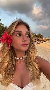 Lora Spencer's Instagram, Twitter & Facebook