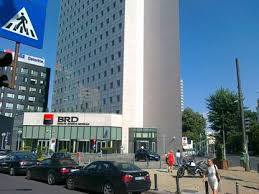 În cazul în care sumele alimentate depăşesc valoarea liniei de credit utilizate, poţi folosi suma pentru reîntregirea liniei de credit pe măsura utilizării acesteia. Brd Fixeaza Dobanzile Pe 15 Ani La Creditele Imobiliare