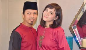 Siti elizad dan suami hanya bertemu waktu subuh. Berkat Jaga Arwah Ibu