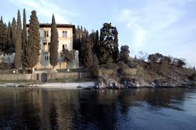 Hier finden sie wohnungen und häuser am gardasee, welche sie über einen längeren zeitraum (langzeitmiete) anmieten können. Gardasee Villa Zur Miete In Garda Punta San Vigilio Traumvillen