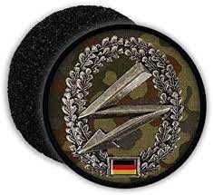 Die bundeswehr abzeichen sind teil der uniform oder des anzuges und dienen beispielsweise dazu den dienstgrad, die laufbahn und tätigkeit eines soldaten darzustellen. Copytec Patch Bw Fernmelder Fm Barett Abzeichen Einheit Bundeswehr Patch Tarnung 20870 Amazon De Kuche Haushalt Wohnen