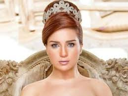 صورة مي عز الدين بملابس البحر تكشف عن وشمها الجديد Layalina Beauty Stars Fashion