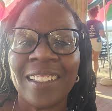 I have a guest that wants to invite 8 additional people for a dinner party.  it says it sleeps 12. She stated that It also said it seats 16. But  capacity is