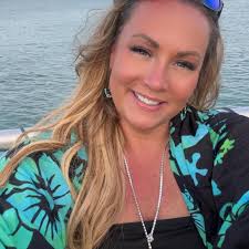 Butternut squash boats with Italian sausage, cranberry, spinach, sweet  onions and walnut ❤️