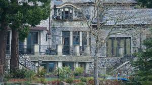 Die entscheidung über titel, finanzen und wohnort ist gefallen Meghan Und Harry So Pompos Leben Sie In Ihrer Villa In Kanada Stern De