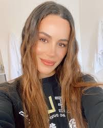 Sheena Ellis's Instagram, Twitter & Facebook