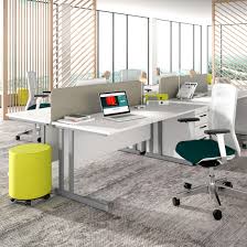 Hier finden sie unsere schreibtische, die in der dekorfarbe weiß verfügbar sind. Optima C Schreibtisch 1600 X 800 Mm Weiss Buroeinrichtung Kaufen Bei Weberburo