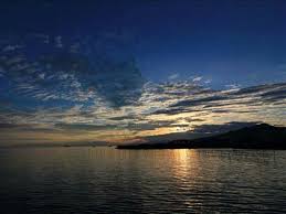 Setelah kalian udah bisa menggambar sketsa dengan pemandangan hutan, kalian juga bisa mencoba gambar sketsa pantai. Eksotisme 6 Wisata Pantai Mamuju Ada Beringin Cinta