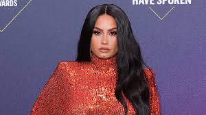 At the end of november 2020, demi lovato surprised fans with a drastic haircut: Demi Lovato Cut Her Long Hair Into An Asymmetric Pixie Teen Vogue