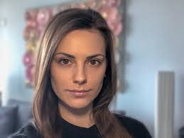 Leanne Larsen's Instagram, Twitter & Facebook