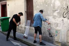 Jun 23, 2021 · banksy is an anonymous graffiti artist who may have been born in bristol, england. New Works By Elusive Street Artist Banksy On Migrants Discovered In Paris Abc News