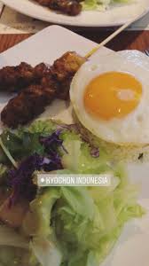 Nasi goreng kimchi sebenarnya hampir sama dengan membuat nasi goreng biasa, hanya saja ada tambahan kimchi dan minyak wijen. Nasi Goreng Kimchi Picture Of Kyochon Jakarta Tripadvisor